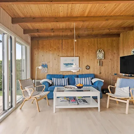 3 Bedroom Stunning In Сasa de vacaciones Frorup